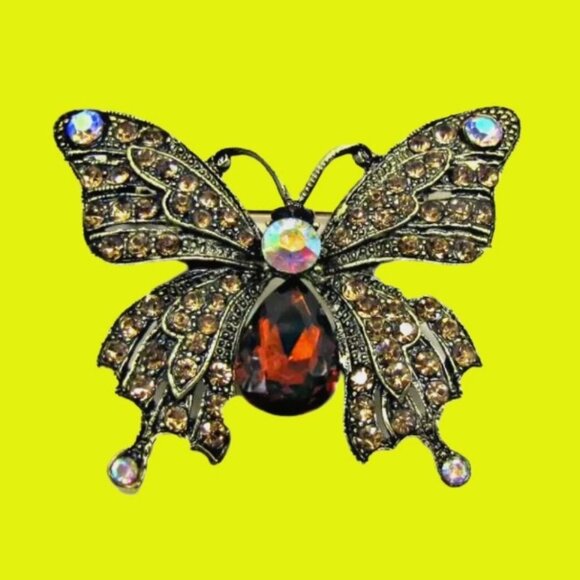 Butterfly brooch pin with brown crystals vintage look design in antique gold - Picture 8 of 8